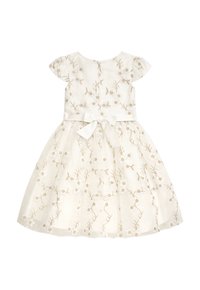 Weißes Kleid mit kurzen Ärmeln, verziert mit goldener Blumenstickerei und einer Schleife in der Taille. Glockenförmiger Rock mit mehrlagigem Tüll für Volumen.