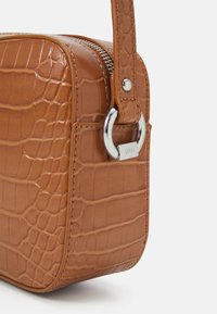 LIU JO S CROSSBODY - Mala a tiracolo - nuez