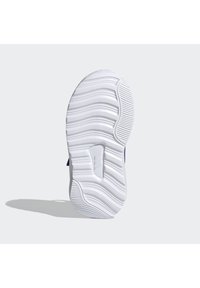 Sole della scarpa con una parte inferiore in gomma bianca, caratterizzata da scanalature ondulate e un intaglio centrale per una maggiore flessibilità. Design pulito, senza loghi visibili.