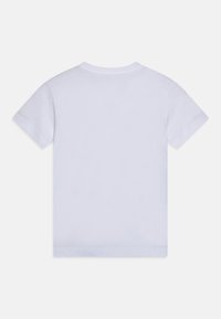 Biały bawełniany t-shirt z krótkim rękawem, okrągłym dekoltem, gładką fakturą i prostym wzorem, z czystym, nieozdobionym tyłem.