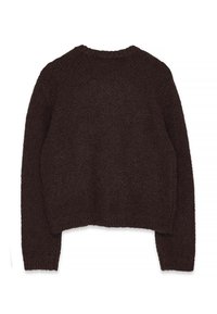 Brūns, teksturēts džemperis ar apaļu kakla izgriezumu un garām piedurknēm, ar īsāku dizainu un ribotām piedurknēm un apakšmalu.