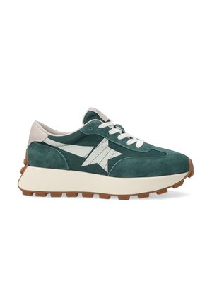 Grüner Wildleder-Sneaker mit weißen Akzenten, Schnürverschluss und einer dicken, strukturierten Sohle. Verfügt über ein markantes Stern-Logo an der Seite.