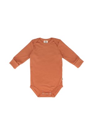 Langarm bodysuit in verbrande sinaasappel katoen. Heeft een zachte textuur, drukknoopsluitingen aan de onderkant en geribde manchetten. Ronde halslijn.