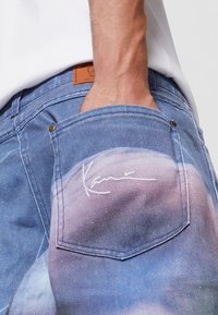 Karl Kani BAGGY METAVERSE - Straight leg jeans - multicolor