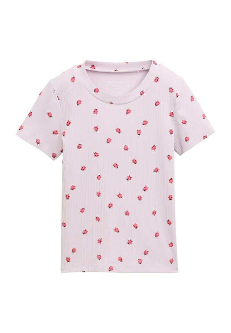 Lichtroze t-shirt met korte mouwen van ribbelstof, met verspreide rode en zwarte bloempatronen. Ronde halslijn en een ontspannen pasvorm.