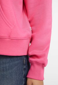Guess Jeans GJ   AMERICAN TR  - Felpa - fuchsia