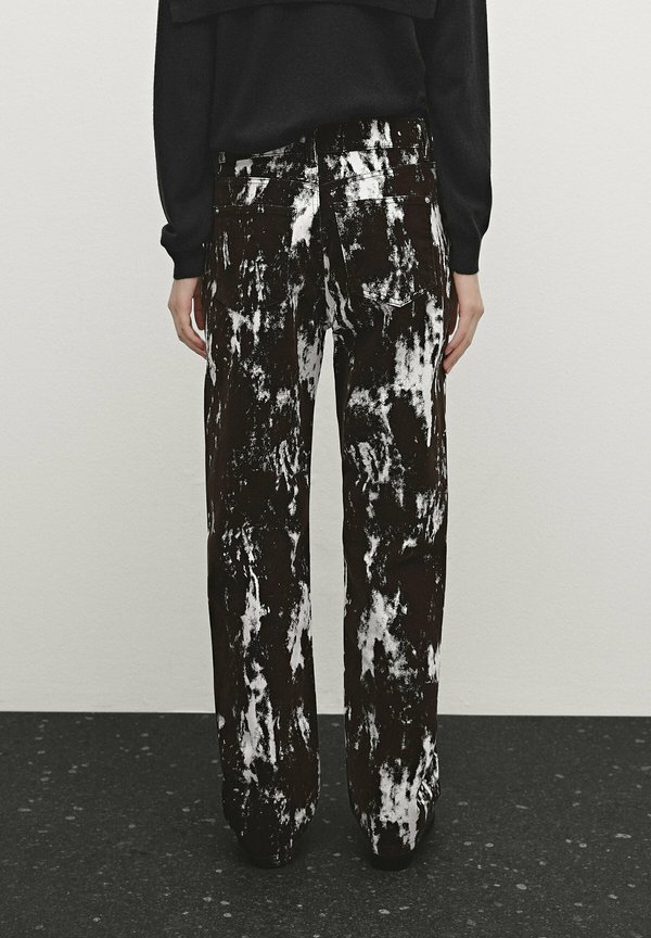 LOOSE-FIT  - Flared Jeans4