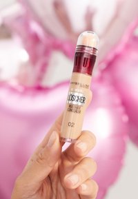 Maybelline New York INSTANT ANTI-AGE EFFECT CONCEALER - Concealer - 02 nude