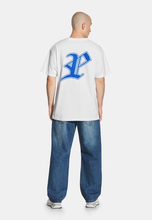 - T-shirt z nadrukiem