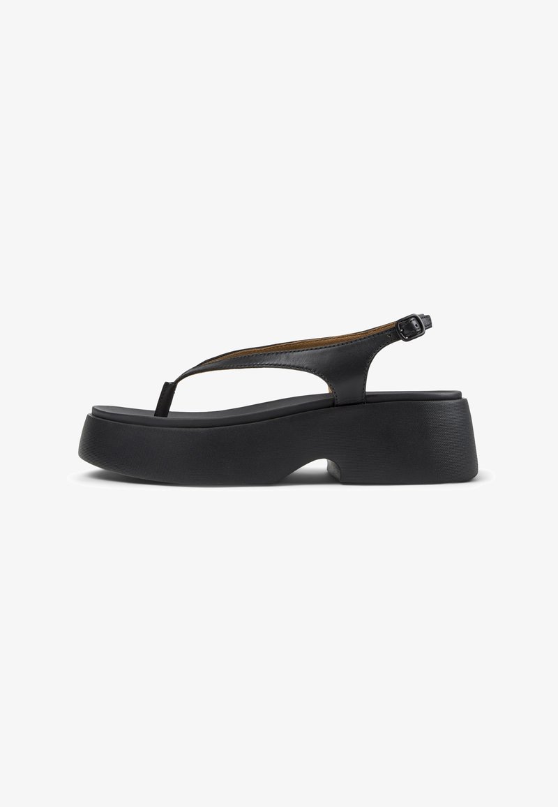 Schwarze Plateausandalen mit schlankem Design, ausgestattet mit einem Zehenriemen und einer Knöchelschnalle. Hergestellt aus glattem Leder mit strukturierten Akzenten.