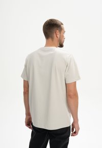 MELA SCHWER PRAVIN - T-Shirt basic - birke