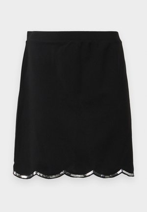 Črna krila do kolen z valovitim robom okrašena s srebrnimi bleščicami, gladka tkanina in prilega se na pas.