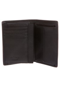 Zwarte leren portemonnee met meerdere kaartvakken, een zijvak en een reliëflogo. Het interieur heeft een gladde textuur en een minimalistisch ontwerp.