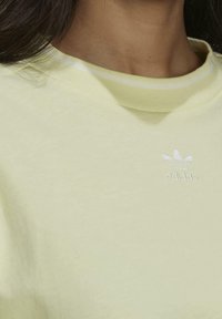 adidas Originals Jerseyklänning - yellow