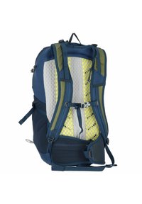 Zaino in tessuto blu navy con schienale in rete traspirante, accenti gialli, spallacci imbottiti e fibbie laterali regolabili; progettato per comfort e funzionalità.