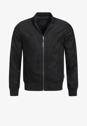Czarna bomberka z miękkiego zamszu, z zamkiem błyskawicznym z przodu, ściągaczami przy mankietach i u dołu oraz eleganckim, minimalistycznym designem.
