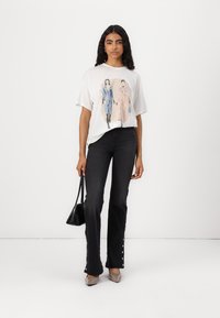 ONLY ONLWAUW MID WAIST FLARED - Vaqueros a campana - washed black