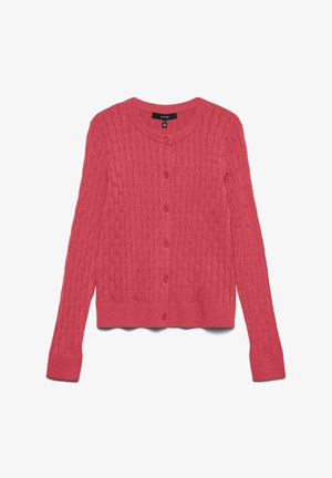 Koralowy sweter rozpinany na guziki, z dzianym wzorem warkoczowym, okrągłym dekoltem i zapinany z przodu. Długie rękawy z prążkowanymi mankietami.