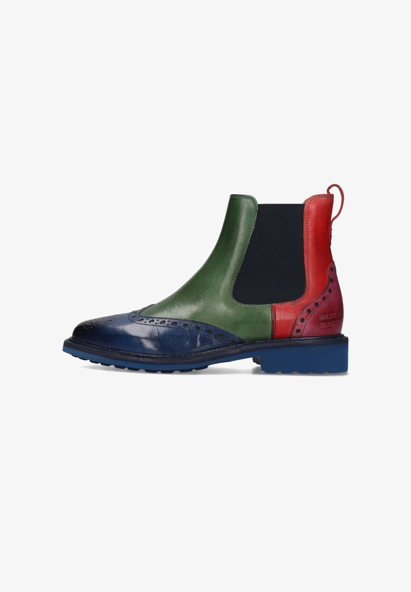 Bottines en cuir multicolores présentant des sections bleu foncé, vert, rouge et noir avec des détails de brogue et une semelle texturée.