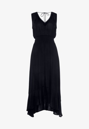 Vestido largo negro sin mangas con escote en V, cintura ceñida y dobladillo asimétrico, con detalle de lazada en la parte posterior del cuello.