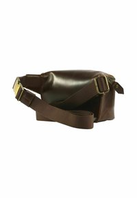 Sac en cuir marron avec une fermeture à glissière, doté d'une bandoulière marron et d'une boucle en métal, posé sur un fond blanc.