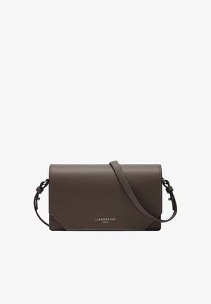 Borsa a tracolla in pelle marrone con forma rettangolare. Dotata di un accento decorativo, tracolla regolabile e logo del marchio visibile sul davanti.