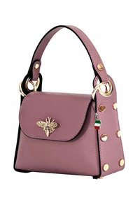 Mini handtas van zacht roze leer, met een gouden bij-embleem, zwarte accenten, grote klinknagels en een afneembare Italiaanse vlag charm.