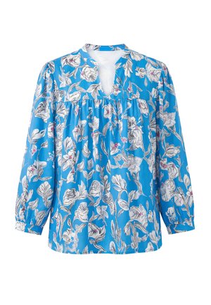 Blouse bleue à manches longues avec motif floral blanc et rose, col en V et détails froncés sous l'encolure.