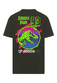 T-shirt noir avec un imprimé graphique coloré d'un dinosaure sur un fond circulaire, avec le texte "Jurassic Park 93" en couleurs néon.