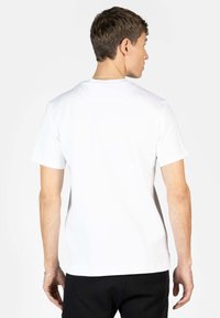 BALR. Q-SERIES REGULAR FIT - Polotričko - bright white