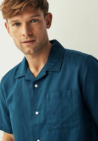Next SHORT SLEEVE CUBAN COLLAR - Vapaa-ajan kauluspaita - navy