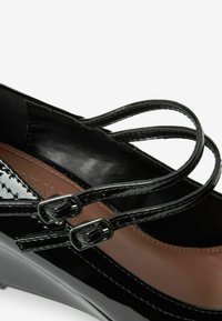 Next FOREVER COMFORTÂ® MARY JANE WEDGE SHOES - Debeli potplat - black