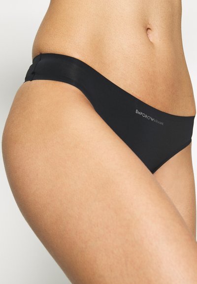 Must mustriimiga must bikiinialus, millel on sile tekstuur, külgmini detail ja reljeefne Emporio Armani logo seljal.