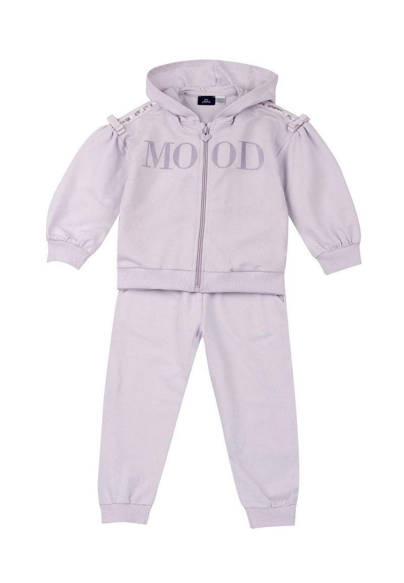 Ensemble de survêtement à capuche violet clair avec fermeture éclair sur le devant, comportant le texte "MOOD", des accents de poignets froncés et des bords côtelés.