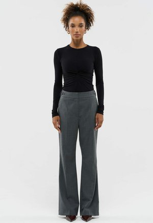 WITH TWO BUTTONS - Broek - grey