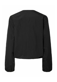 Veste légère à manches longues noire avec un ourlet droit et un tissu légèrement froissé, vue de dos.