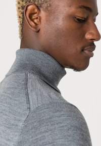 Calvin Klein TURTLE NECK - Maglione - mid grey heather