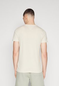 Tommy Jeans SLIM TEE - T-shirt - bas - newsprint