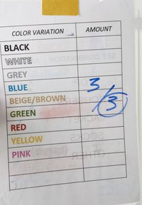 Tabelle mit Farbvariationen und handschriftlichem blauen Bruch 3/3 in der Mengenspalte neben der Zeile „BLAU“.