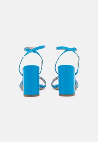 RAID Korolliset sandaalit - blue