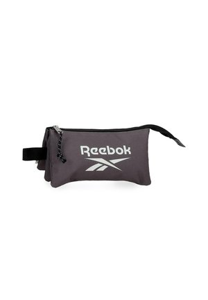 Bolsa rectangular gris oscuro con cremallera, correa de muñeca y logo blanco de Reebok centrado en el frente.