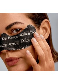 BABOR TRIPLE PRO-RETINOL RENEWAL EYE ZONE PATCH - Cura degli occhi