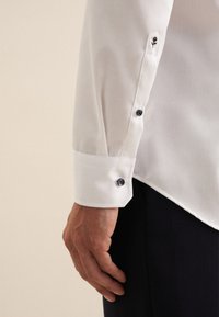 Seidensticker BUSINESS SHAPED - Zakelijk overhemd - white