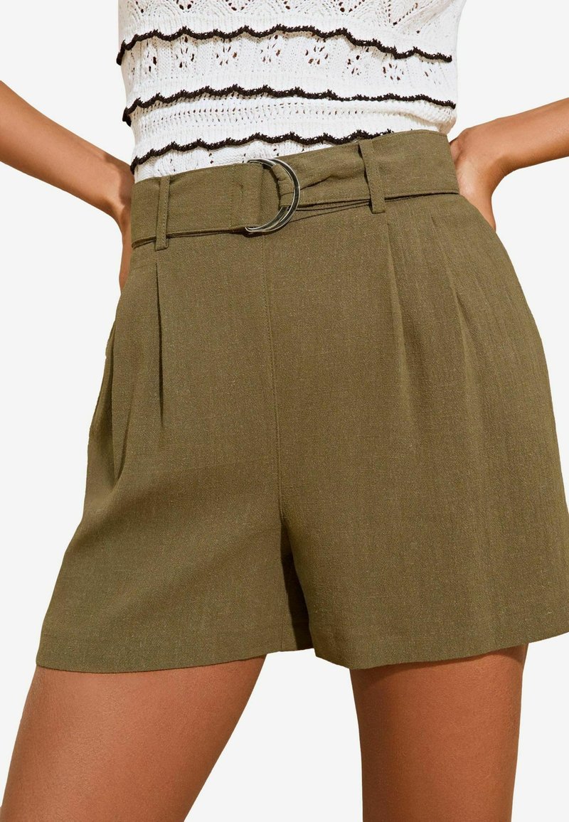 Lipsy WITH A TOUCH REGULAR FIT - Shorts - green