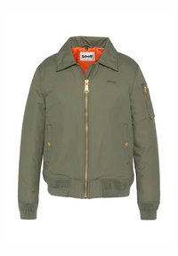 Giubbotto bomber verde oliva con hardware dorato, polsini e orlo a coste, chiusura con zip e fodera arancione. Presenta tasche laterali e tasche con zip sulle maniche.