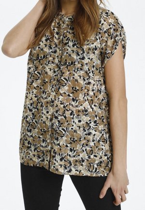Blumenbluse in Beige, Schwarz und Creme mit kurzen Ärmeln, rundem Ausschnitt und Knopfdetails; leichtes, strukturiertes Material mit lockerem Schnitt.