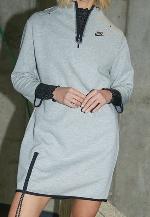 Nike Sportswear Robe de jour - grey