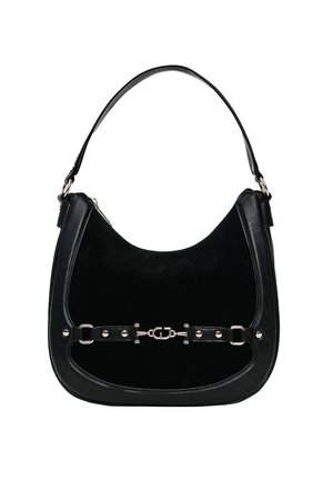 Borsa a tracolla in pelle nera e camoscio con dettagli in metallo color oro, manico superiore curvo e cinturino decorativo con fibbia sul davanti.