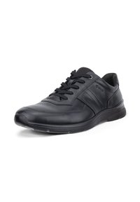 Schwarzer Leder-Casual-Sneaker mit schwarzen Schnürsenkeln, strukturierter Sohle und Gore-Tex-Logo an der Seite, vor weißem Hintergrund dargestellt.