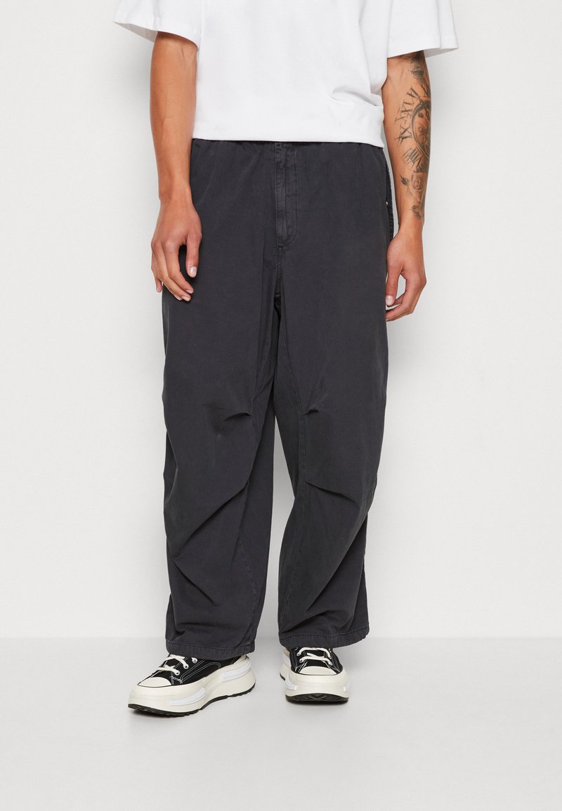 BDG Urban Outfitters CHUTE BAGGY TECH PANT Trousers black Zalando.ie